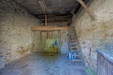 Maison de village en pierres à rénover – 2 chambres + dépendances – Jouhe (proche Dole)
