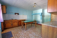 Maison de village en pierres à rénover – 2 chambres + dépendances – Jouhe (proche Dole)