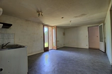 IMMEUBLE DE RAPPORT AVEC 2 APPARTEMENTS ET UNE MAISON