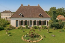 Maison de caractère du XVIIIᵉ siècle à Chemin – Charme et Authenticité 