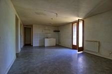IMMEUBLE DE RAPPORT AVEC 2 APPARTEMENTS ET UNE MAISON