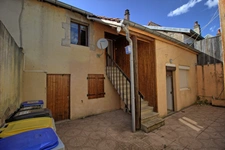 IMMEUBLE DE RAPPORT AVEC 2 APPARTEMENTS ET UNE MAISON