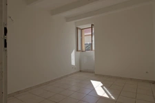 IMMEUBLE DE RAPPORT AVEC 2 APPARTEMENTS ET UNE MAISON