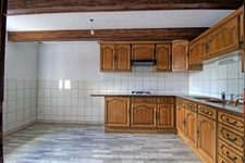 IMMEUBLE DE RAPPORT AVEC 2 APPARTEMENTS ET UNE MAISON