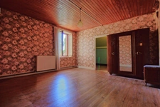 Maison de village en pierres à rénover – 2 chambres + dépendances – Jouhe (proche Dole)