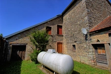 Maison de village en pierres à rénover – 2 chambres + dépendances – Jouhe (proche Dole)