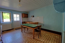 Maison de village en pierres à rénover – 2 chambres + dépendances – Jouhe (proche Dole)
