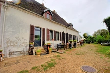 Maison de caractère du XVIIIᵉ siècle à Chemin – Charme et Authenticité 