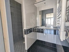 Appartement à vendre 4 pièces TULLINS (38) -  62.79 m² - Dernier étage - 2 chambres- 2 caves et stationnement au bas de l'immeuble
