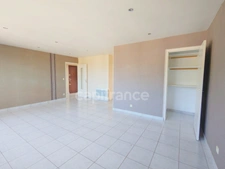 Appartement à vendre 4 pièces TULLINS (38) -  62.79 m² - Dernier étage - 2 chambres- 2 caves et stationnement au bas de l'immeuble