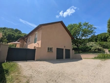 Maison individuelle à vendre - CRAS -  Proche Tullins. 3 chambres + bureau + local indépendant sur 1400 m² de terrain 