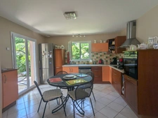 Maison individuelle à vendre - CRAS -  Proche Tullins. 3 chambres + bureau + local indépendant sur 1400 m² de terrain 