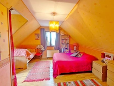 House for Sale (110 m²) – 6 Rooms – Located in Méaudre (38) – Set on 1,840 m² of Land – 3 Bedrooms + Duplex Apartment (26 m²) with Terrace – Garage Included