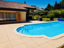 House for sale in LOMBEZ (32) with 5 rooms and swimming pool