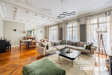 PARIS XVII – PEREIRE – LUXURY 3-BEDROOM APARTMENT – OLD-WORLD CHARM – ARCHITECT-DESIGNED RENOVATION