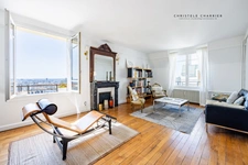 Appartement 3 pièces avec Vue d’exception sur Paris et la Tour Eiffel – L'Élégance face aux Buttes Chaumont