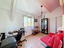 13012 Marseille à Montolivet – Maison surélevée sur garage, avec 3 chambres, terrasse plein Sud et DPE B