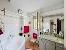 13012 Marseille à Montolivet – Maison surélevée sur garage, avec 3 chambres, terrasse plein Sud et DPE B