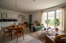 ROBION (84440) – Rare à la vente : Maison de plain-pied avec jardin, terrasse et 2 parkings au cœur du Luberon - 235.000 €