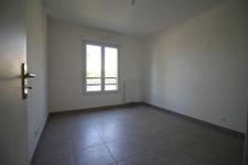 ROBION (84440) – Rare à la vente : Maison de plain-pied avec jardin, terrasse et 2 parkings au cœur du Luberon - 235.000 €