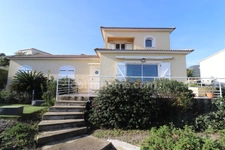EXCLUSIVITÉ : Villa avec Vue Imprenable sur la Mer et l’Étang