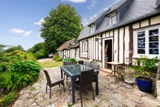 Proximité de Dozulé - Maison de caractère avec dépendances - 105 m2 - 4 chambres - Terrain 1680 m2 - Parkings