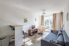 Proximité de Honfleur - Appartement T2 - 31.60 m2 - 1 chambre - terrasse - Parking - 1er et dernier étage sans ascenseur - Résidence avec piscine