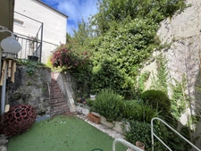 Honfleur hyper centre - Maison de ville - 92 m2 - 2 chambres - 3 Terrasses - Jardin - Atelier/Cave en sous sol de 39 m2
