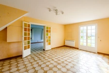 Proximité de Pont l'Evèque - Maison de 144 m2 - 3 chambres dont 1 rdc - Dépendance 65 m2 avec garage - Terrain 2177 m2