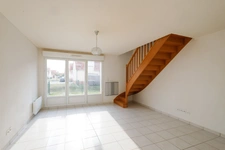 MEZIDON CANON - Maison en duplex mitoyenne d'un côté - 52.40 m2 - 1 chambre - Terrasse - Jardinet - 2 places de parking