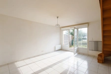 MEZIDON CANON - Maison en duplex mitoyenne d'un côté - 52.40 m2 - 1 chambre - Terrasse - Jardinet - 2 places de parking