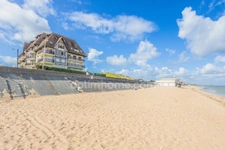 CABOURG PLAGE – Superbe Studio de 25.40 m2 avec terrasse plein sud et Parking – A 20 m de la mer !