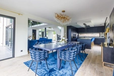 Pennedepie - Maison contemporaine d'architecte  - 217 m2 - 2 suites dont 1 en rdc - 2 chambres - Terrasse carrelée - Jacuzzi - Dépendance 80 m2 env - Terrain 1024 m2 - Parkings
