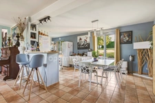 Maison familiale avec piscine à 5 minutes de Pont-l'Évêque – 225 m² – 5/6 chambres – Terrain de 4 000 m² - Garage et parking
