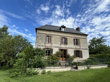 PROPRIÉTÉ DE CARACTÈRE AVEC GÎTE INDÉPENDANT – PENNEDEPIE : ENTRE HONFLEUR ET DEAUVILLE – APERCU MER