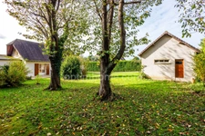 Proximité de Pont l'Evèque - Maison de 144 m2 - 3 chambres dont 1 rdc - Dépendance 65 m2 avec garage - Terrain 2177 m2