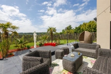 Pennedepie - Maison contemporaine d'architecte  - 217 m2 - 2 suites dont 1 en rdc - 2 chambres - Terrasse carrelée - Jacuzzi - Dépendance 80 m2 env - Terrain 1024 m2 - Parkings