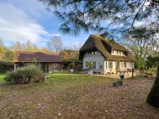 AUX PORTES DE HONFLEUR – DOMAINE NORMAND DE CHARME AVEC DEUX MAISONS SUR PARC PAYSAGER de 7 300 m²