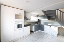 Périphérie immédiate de Honfleur - Maison de ville - 82 m2 au sol - 2 chambres - Stationnement gratuit à proximité -