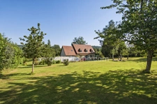 Maison familiale avec piscine à 5 minutes de Pont-l'Évêque – 225 m² – 5/6 chambres – Terrain de 4 000 m² - Garage et parking