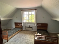Proximité de Pont l'Evèque - Maison de 144 m2 - 3 chambres dont 1 rdc - Dépendance 65 m2 avec garage - Terrain 2177 m2