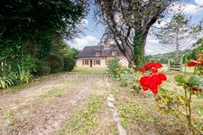 Dozulé - Maison de caractère - 189 m2 habitables - 4/5 chambres - Dépendances - Garages - Terrain 1 ha environ