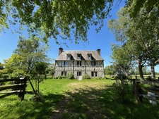 A mi chemin entre Blangy le Chateau et Lisieux - Propriété Equestre - 14 ha d'herbages - 15 boxes - Hangar - Maison de MAitre de plus de 200 m2 - Maison de gardien de 59 m2