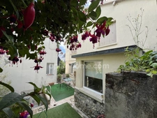 Honfleur hyper centre - Maison de ville - 92 m2 - 2 chambres - 3 Terrasses - Jardin - Atelier/Cave en sous sol de 39 m2