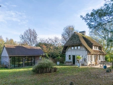 AUX PORTES DE HONFLEUR – DOMAINE NORMAND DE CHARME AVEC DEUX MAISONS SUR PARC PAYSAGER de 7 300 m²