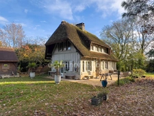 AUX PORTES DE HONFLEUR – DOMAINE NORMAND DE CHARME AVEC DEUX MAISONS SUR PARC PAYSAGER de 7 300 m²