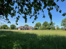 A mi chemin entre Blangy le Chateau et Lisieux - Propriété Equestre - 14 ha d'herbages - 15 boxes - Hangar - Maison de MAitre de plus de 200 m2 - Maison de gardien de 59 m2