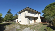 BELLE MAISON DE CHARME AU MILIEU DE LA VERDURE AVEC APPARTEMENT ADJACENT COMPLEMENTAIRE