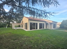 TRES BELLE MAISON CONTEMPORAINE DE PLAIN PIED SUR SOUS-SOL COMPLET