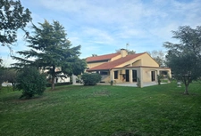 TRES BELLE MAISON CONTEMPORAINE DE PLAIN PIED SUR SOUS-SOL COMPLET